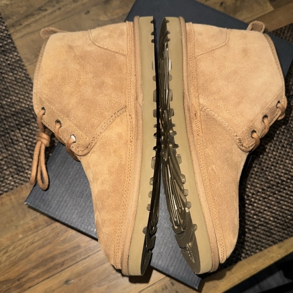 UGGS - Picture 6 of 8